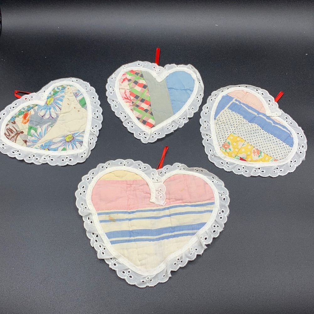 Vintage 4 Feed Sack Quilted Handmade Heart Shaped Eyelet Lace Ornaments Coasters